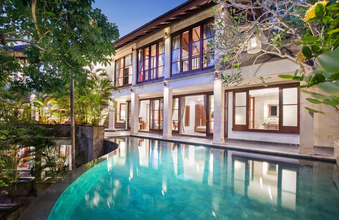 Four bedroom gated estate villa near Jimbaran beach. Villas in Bali for Sale: Villa in Jimbaran, Bali for 1172 Thousands SGD. Freehold. Main Photo
