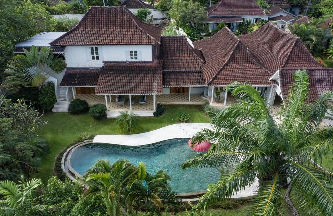Traditional elegance 4-bedroom family home in Kerobokan. Villas in Bali for Sale: Villa in Kerobokan, Bali for 5,5 Million HKD. Leasehold. Main Photo
