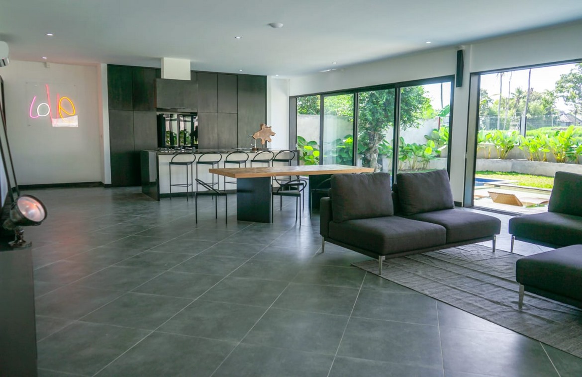 Captivating rice field view villa in Umalas. Villas in Bali for Sale: Villa in Kerobokan, Bali for 461 Thousands SGD. Leasehold. Main Photo