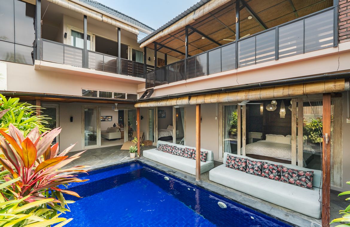 Charming 3-bedroom villa with rice field view near Bumbak. Villas in Bali for Sale: Villa in Kerobokan, Bali for 13,1 Million PHP. Leasehold. Main Photo