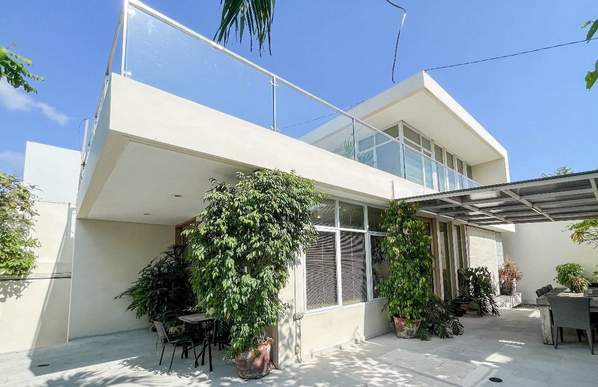 Spacious freehold home in Dalung for sale. Villas in Bali for Sale: Villa in Kerobokan, Bali for 296 Thousands USD. Freehold. Main Photo