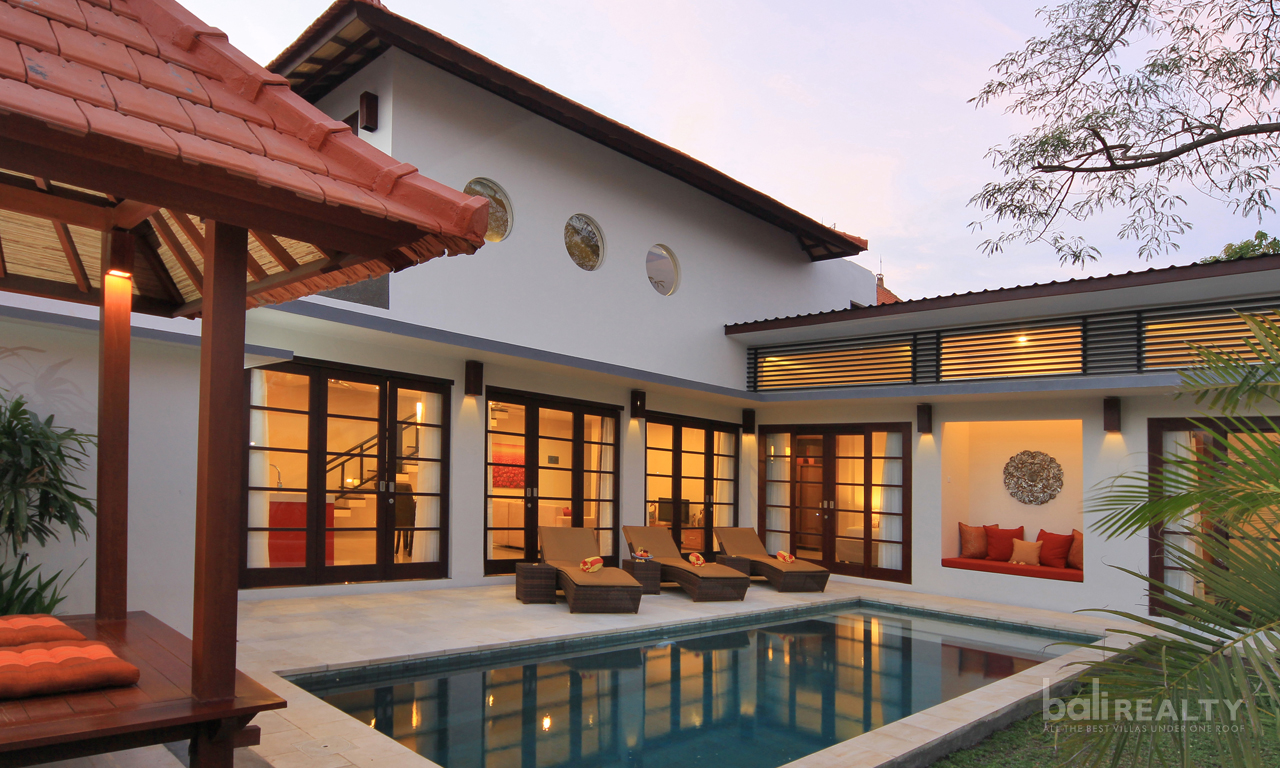 A Prime Investment Opportunity – A Serene 33-Bedroom Villa Complex in Kerobokan. Villas in Bali for Sale: Villa in Kerobokan, Bali for 134,9 Million INR. Leasehold. Main Photo