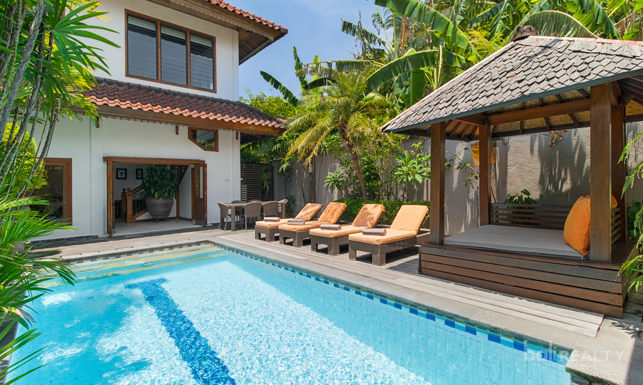 Spacious 4-Bedroom Villa in Absolute Prime Legian Local, just 400m from the Beach. Villas in Bali for Sale: Villa in Legian, Bali for 495 Thousands USD. Leasehold. Main Photo