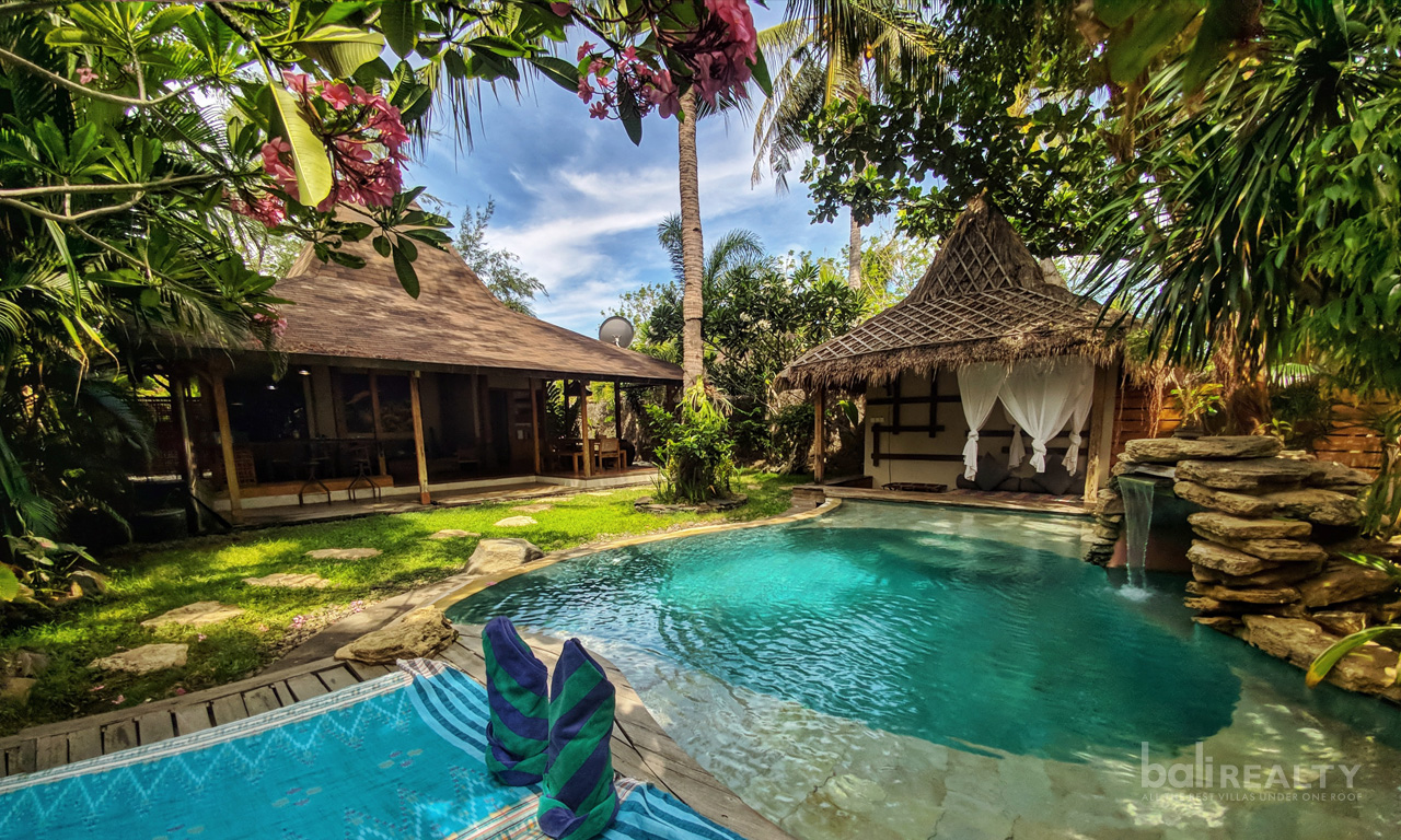 Nature-Style One-Bedroom Villa with Private Pool, Garden, and Fish Pond in Gili Trawangan. Villas in Bali for Sale: Villa in Lombok, Bali for 525 Thousands NZD. Freehold. Main Photo