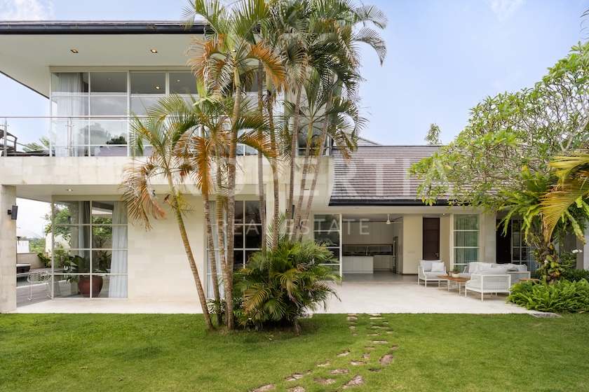 Stunning 4 Bedroom Family Home In Munggu. Villas in Bali for Sale: Villa in Munggu, Bali for 1261 Thousands USD. Freehold. Main Photo