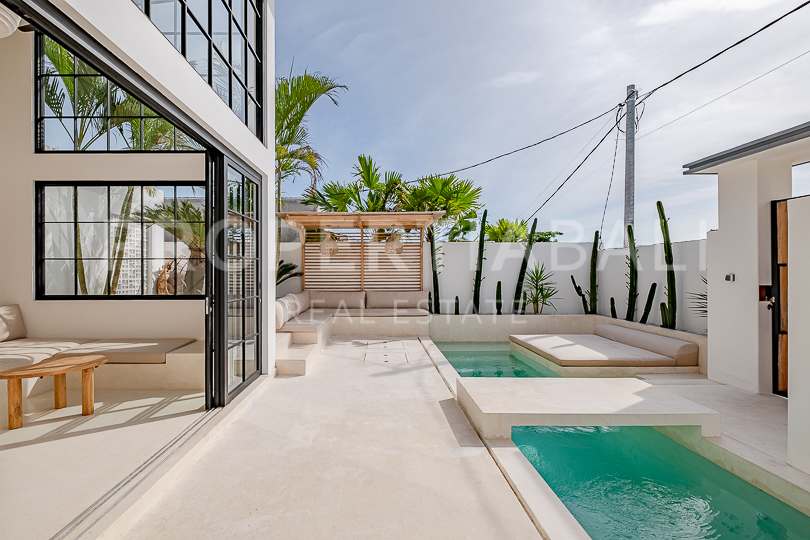 Amazing Profitable Villa In The Heart Of Bumbak. Villas in Bali for Sale: Villa in Umalas, Bali for 32,9 Million JPY. Leasehold. Main Photo