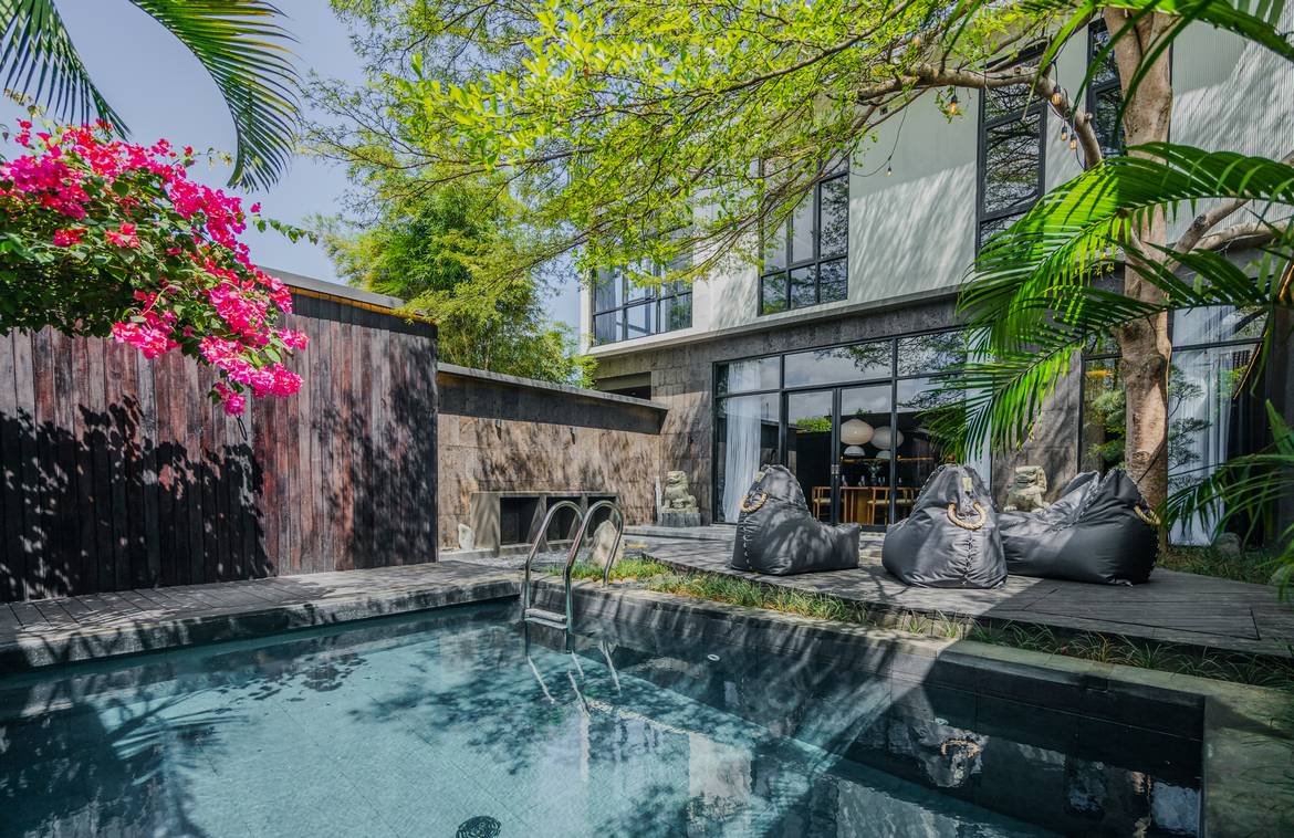 Modern villa in Ungasan with rooftop terrace and ocean views for 80-year long lease. Villas in Bali for Sale: Villa in Bukit South, Bali for 10,6 Billion VND. Leasehold. Main Photo