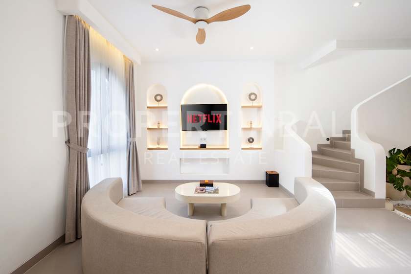 Finished 2 Bedrooms Villa In The Prime Area Of Berawa. Villas in Bali for Sale: Villa in Berawa (Canggu), Bali for 2,5 Million CNY. Freehold. Main Photo