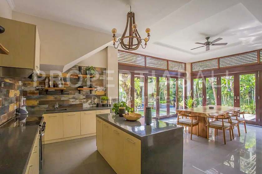 Modern Balinese Family Home In Umalas. Villas in Bali for Sale: Villa in Umalas, Bali for 319 Thousands EUR. Leasehold. Main Photo