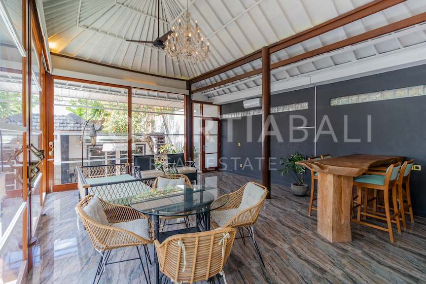 Balinese Style Family Home In Berawa. Villas in Bali for Sale: Villa in Berawa (Canggu), Bali for 8,5 Billion IDR. Freehold. Main Photo