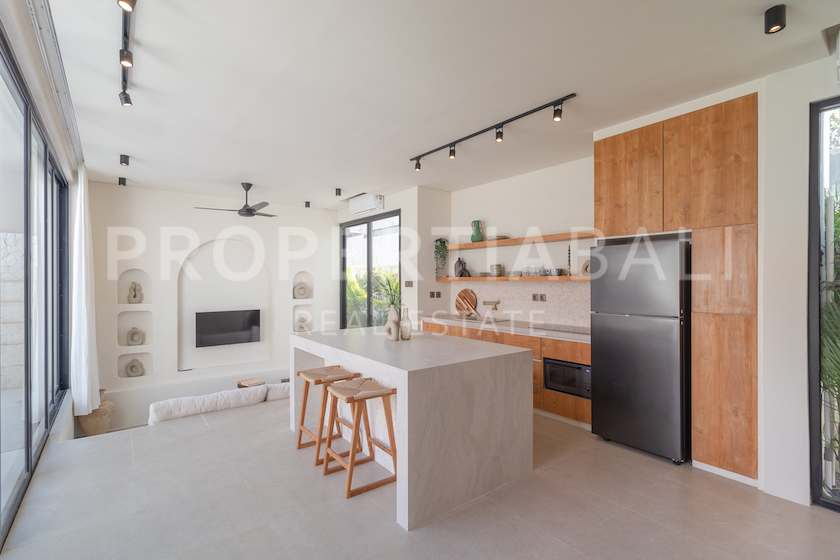 Amazing Tropical Inspired Villa In The Heart Of Bumbak. Villas in Bali for Sale: Villa in Umalas, Bali for 237 Thousands USD. Leasehold. Main Photo