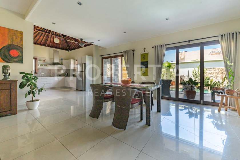 Charming 2-Bedroom Villa In Prime Berawa. Villas in Bali for Sale: Villa in Berawa (Canggu), Bali for 5,9 Billion IDR. Leasehold. Main Photo