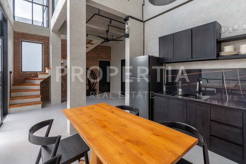 Modern Industrial Living In Tumbak Bayuh. Villas in Bali for Sale: Villa in Tumbak Bayuh, Bali for 1,1 Million MYR. Leasehold. Main Photo