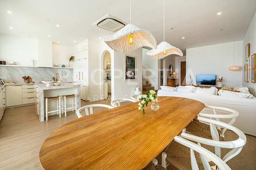 Stunning Villa With Panoramic Ocean Views. Villas in Bali for Sale: Villa in Bingin, Bali for 560 Thousands USD. Leasehold. Main Photo