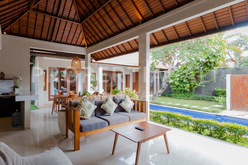 Balinese Contemporary Family Home In Berawa. Villas in Bali for Sale: Villa in Berawa (Canggu), Bali for 1,5 Million MYR. Leasehold. Main Photo