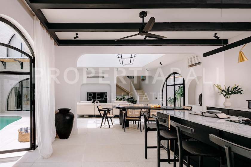 Amazing Mediterranean Villa In Seseh. Villas in Bali for Sale: Villa in Seseh, Bali for 12,0 Billion IDR. Leasehold. Main Photo