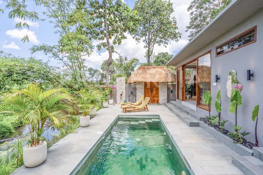 Beautiful Turnkey Villa With Stunning Views In Tumbak Bayuh. Villas in Bali for Sale: Villa in Tumbak Bayuh, Bali for 124 Thousands GBP. Leasehold. Main Photo