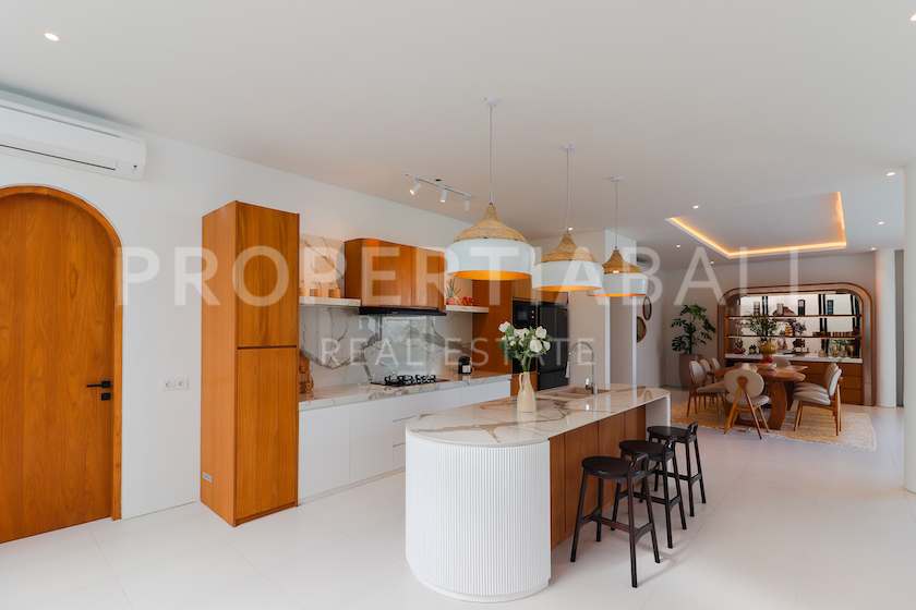 Timeless Luxury Family Villa In Berawa. Villas in Bali for Sale: Villa in Berawa (Canggu), Bali for 980 Thousands EUR. Freehold. Main Photo