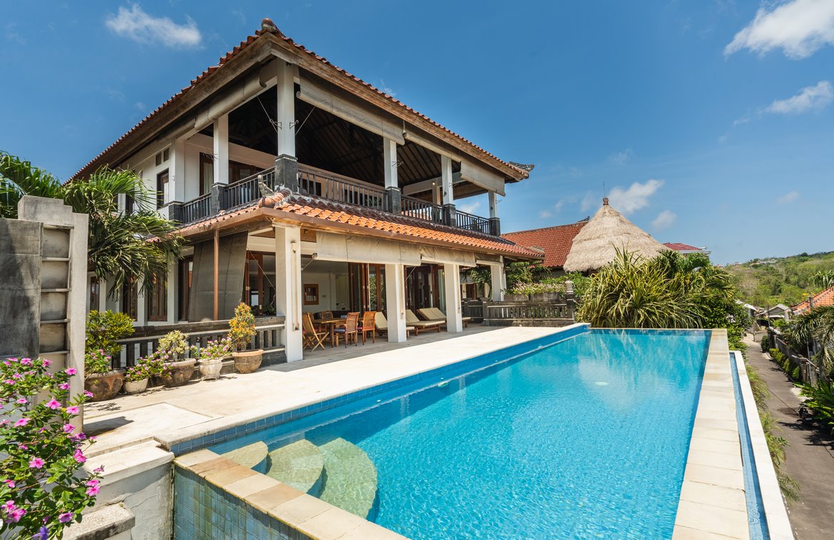 Large family home in a great Bukit location with ocean views. Villas in Bali for Sale: Villa in Bukit South, Bali for 859 Thousands SGD. Freehold. Main Photo