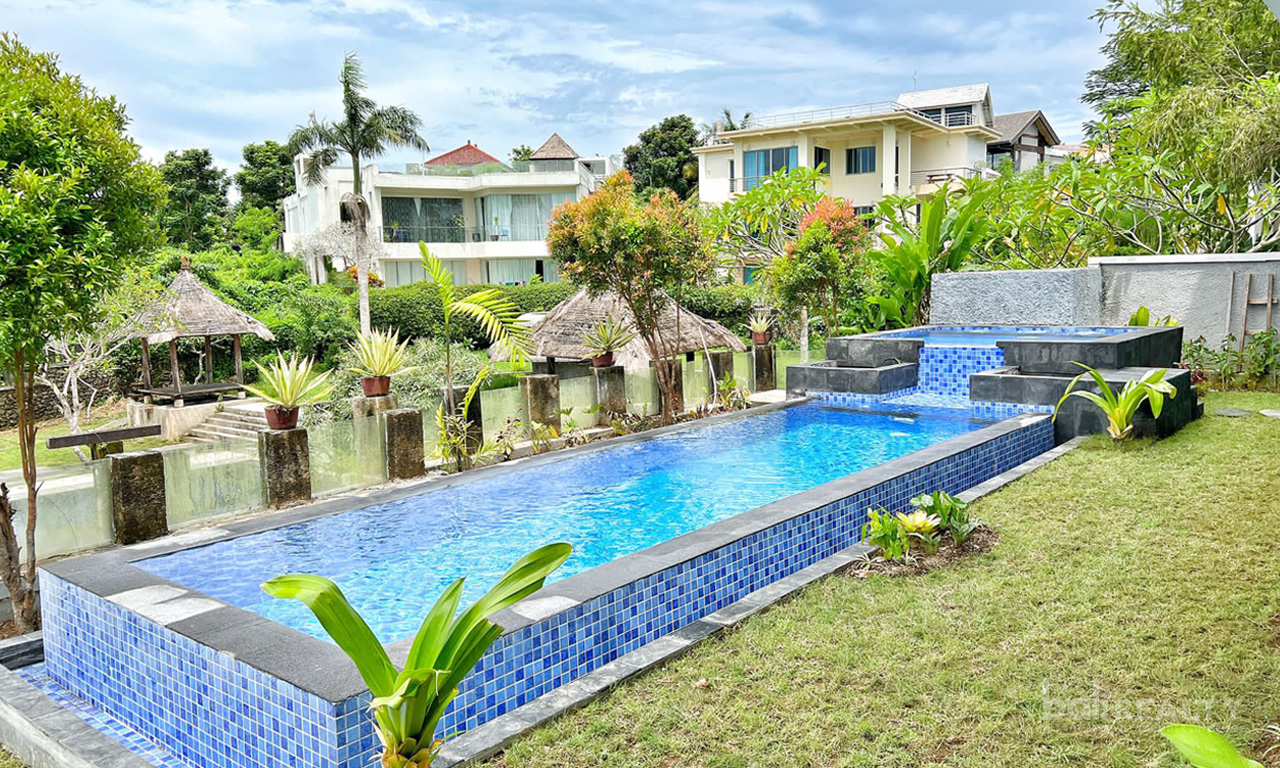 European Style Four Bedroom Villa in Uluwatu’s Secure Area. Villas in Bali for Sale: Villa in Pecatu, Bali for 766 Thousands SGD. Leasehold. Main Photo