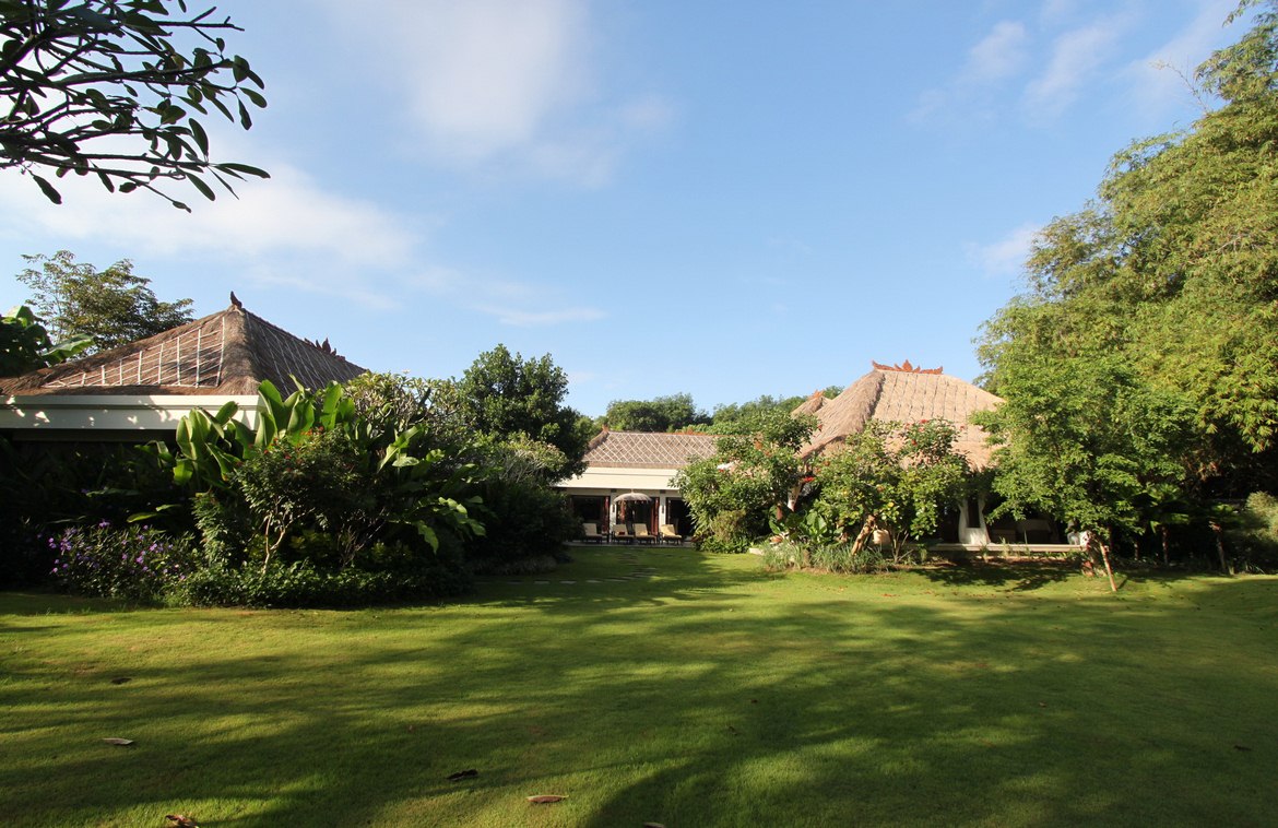 Tropical riverfront villa in Padang Galak, North of Sanur. Villas in Bali for Sale: Villa in Sanur, Bali for 2102 Thousands NZD. Freehold. Main Photo