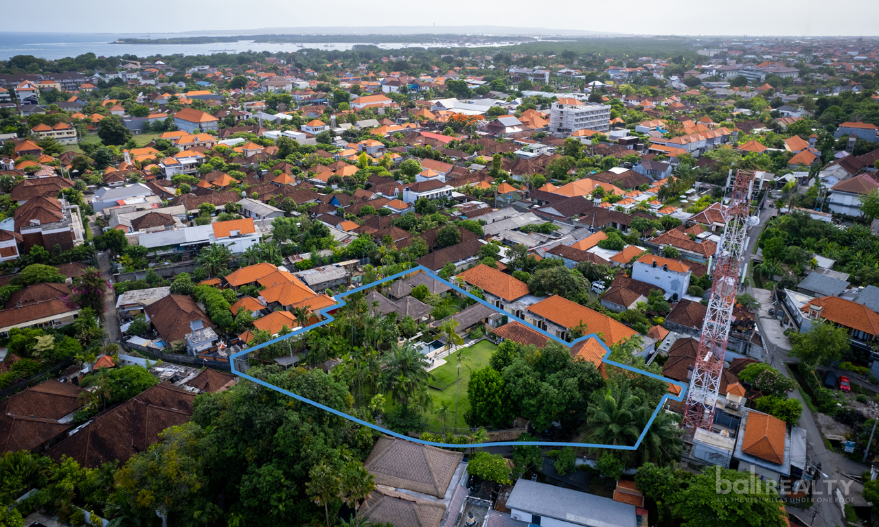Unmissable Opportunity: Rare and Unique Home and Office Building Situated on 2,480 sqm in the Heart of Sanur. Villas in Bali for Sale: Villa in Sanur, Bali for 34,8 Million JPY. Leasehold. Main Photo