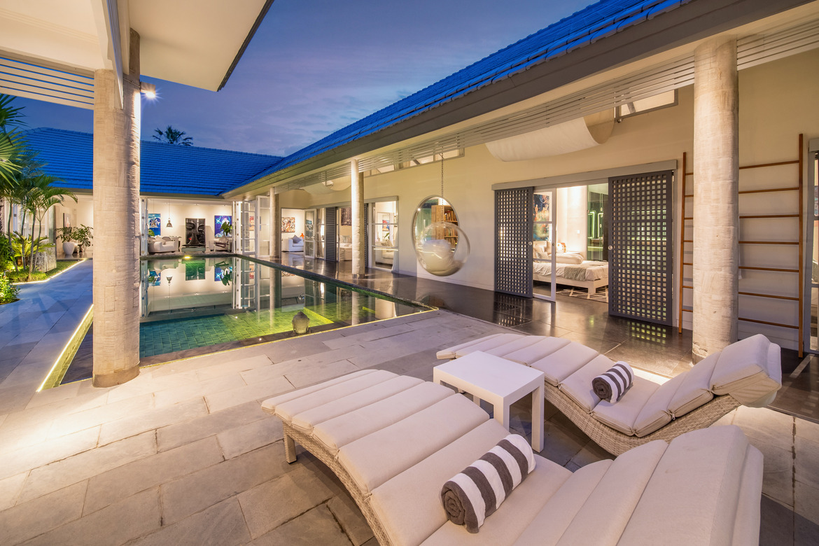 Elegant 4-bedroom villa with modern comfort in central Sanur. Villas in Bali for Sale: Villa in Sanur, Bali for 42,9 Million PHP. Leasehold. Main Photo