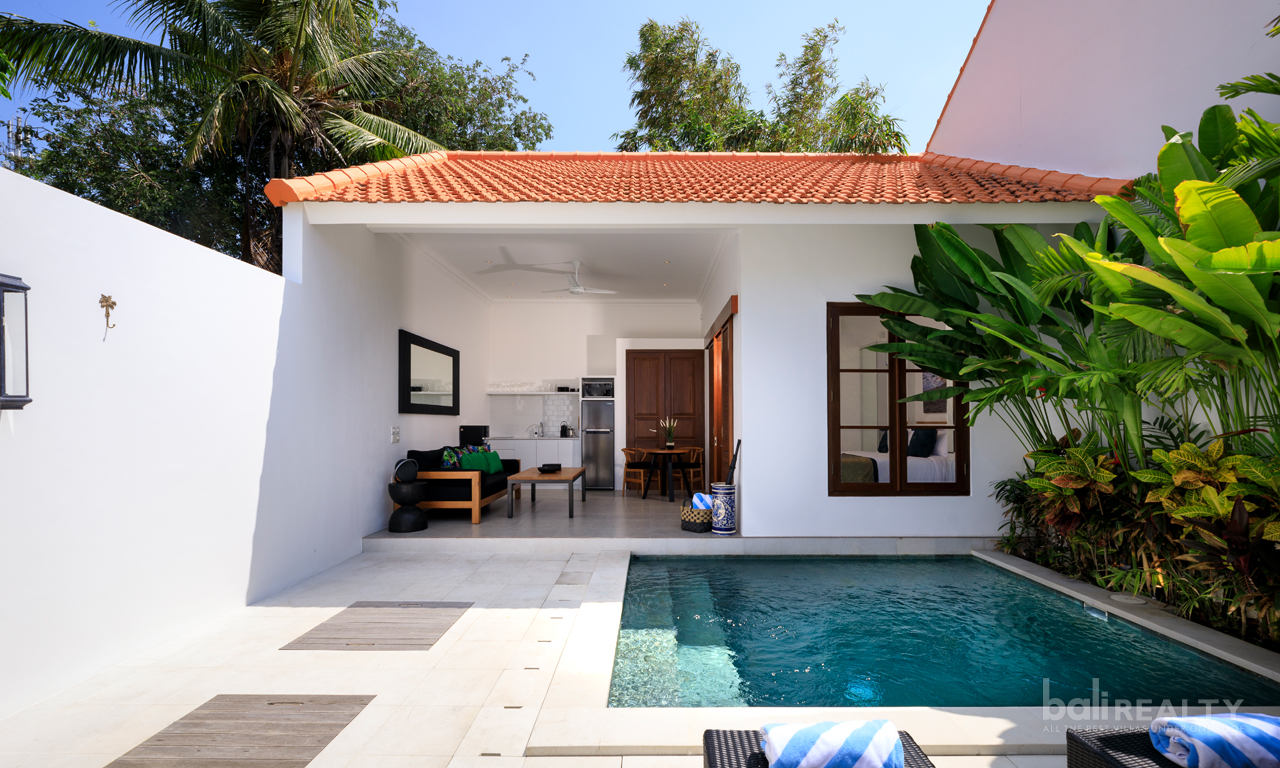 Prime Investment One-Bedroom Villa, Minutes from Seminyak Beach and Fully Furnished. Villas in Bali for Sale: Villa in Seminyak, Bali for 6,4 Million THB. Leasehold. Main Photo