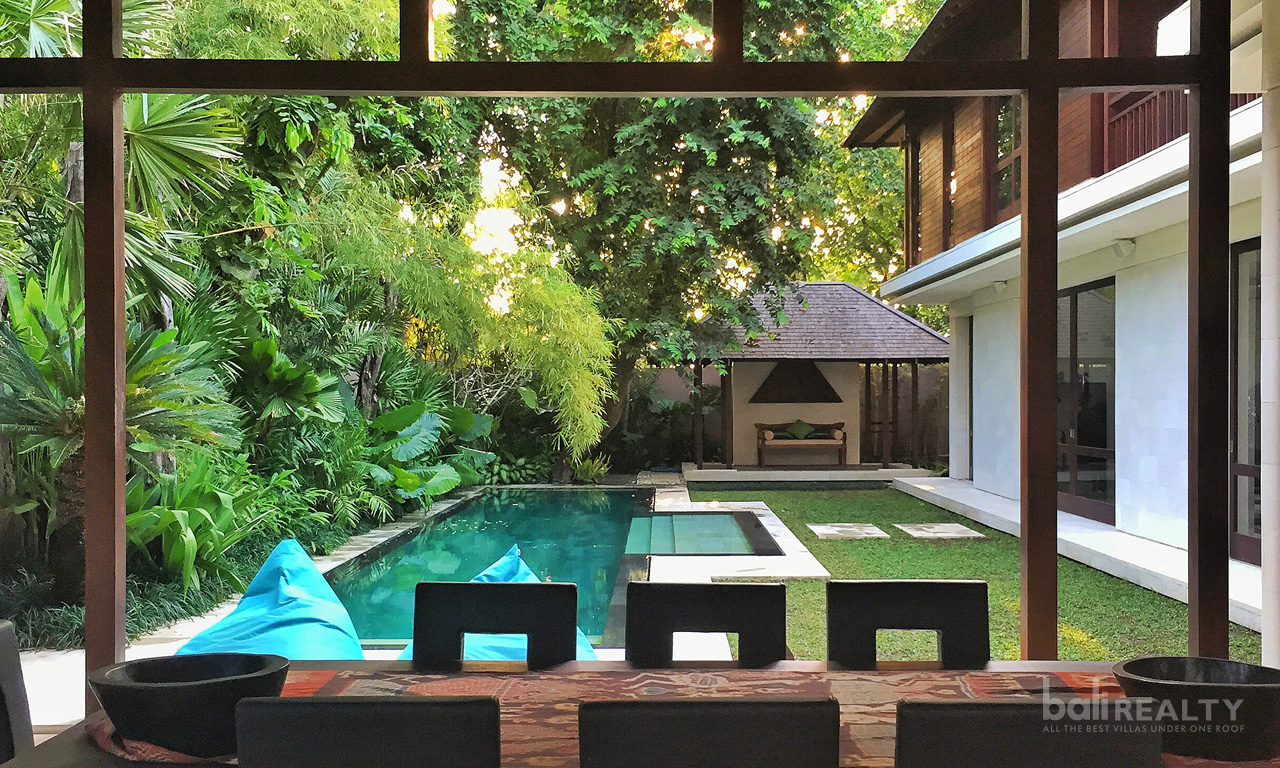 Exclusive Freehold 4 Bedroom Seminyak Villa For Sale. Villas in Bali for Sale: Villa in Seminyak, Bali for 1922 Thousands USD. Freehold. Main Photo