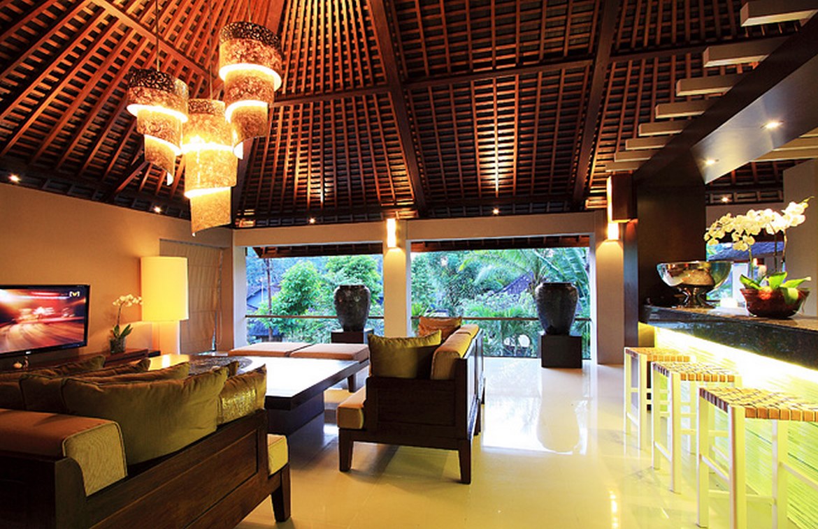 Superb 4 bedrooms villa in Seminyak, under value for lease. Villas in Bali for Sale: Villa in Seminyak, Bali for 1262 Thousands USD. Leasehold. Main Photo