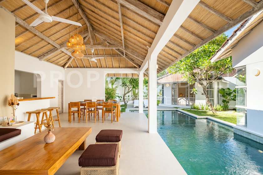 Stunning Modern Family Villa In Seminyak. Villas in Bali for Sale: Villa in Seminyak, Bali for 2,6 Million HKD. Leasehold. Main Photo