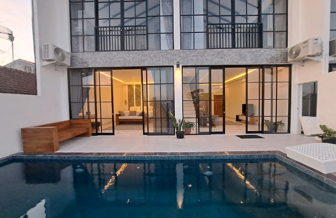 Exclusive three-bedroom villa in prime Seminyak location. Villas in Bali for Sale: Villa in Seminyak, Bali for 0,8 Million AED. Leasehold. Main Photo