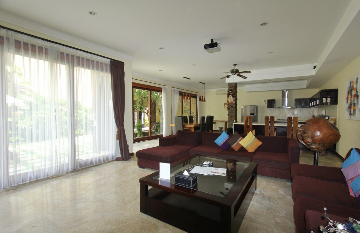 Villa complex in prime Seminyak location for lease. Villas in Bali for Sale: Villa in Seminyak, Bali for 26,4 Billion IDR. Leasehold. Main Photo