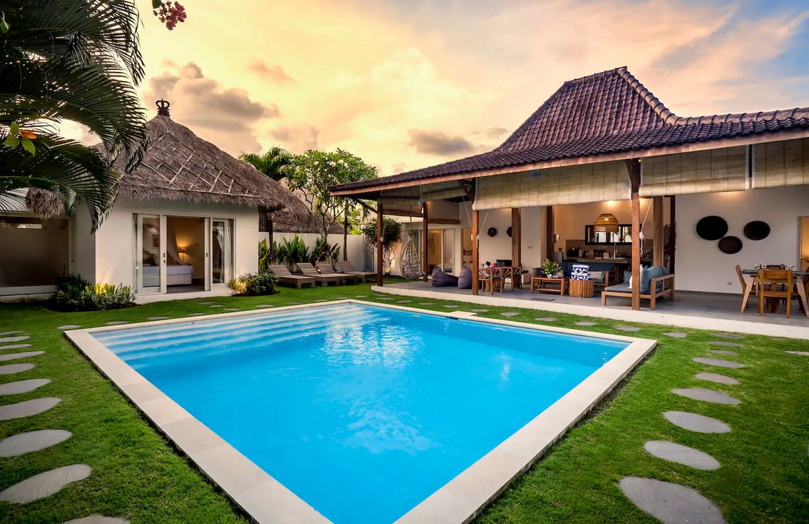 Charming traditional-modern villa steps from Petitenget Beach. Villas in Bali for Sale: Villa in Seminyak, Bali for 481 Thousands USD. Leasehold. Main Photo