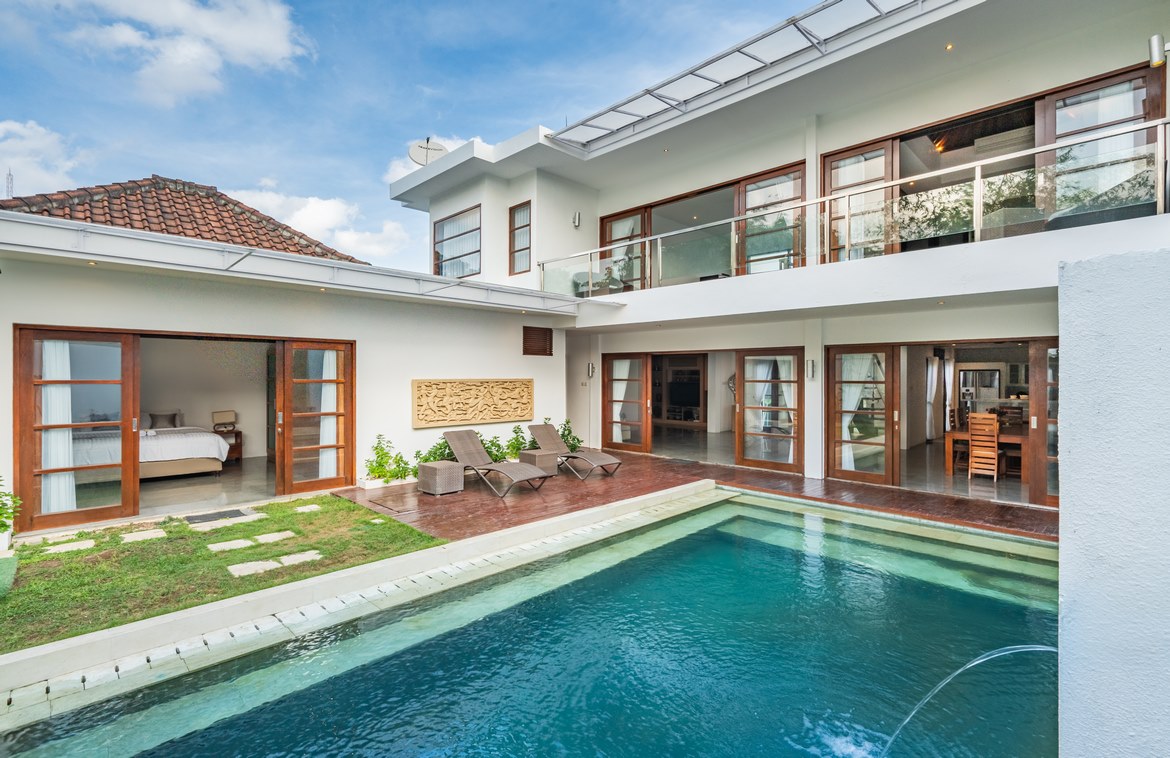 Three bedroom freehold villa in prime Seminyak. Villas in Bali for Sale: Villa in Seminyak, Bali for 451 Thousands USD. Freehold. Main Photo