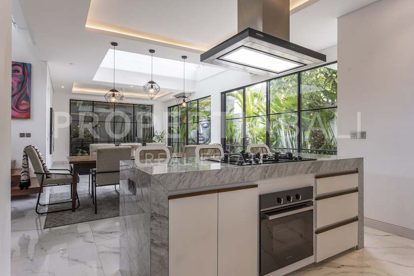 Charming Family Home In Seminyak. Villas in Bali for Sale: Villa in Seminyak, Bali for 268 Thousands GBP. Leasehold. Main Photo