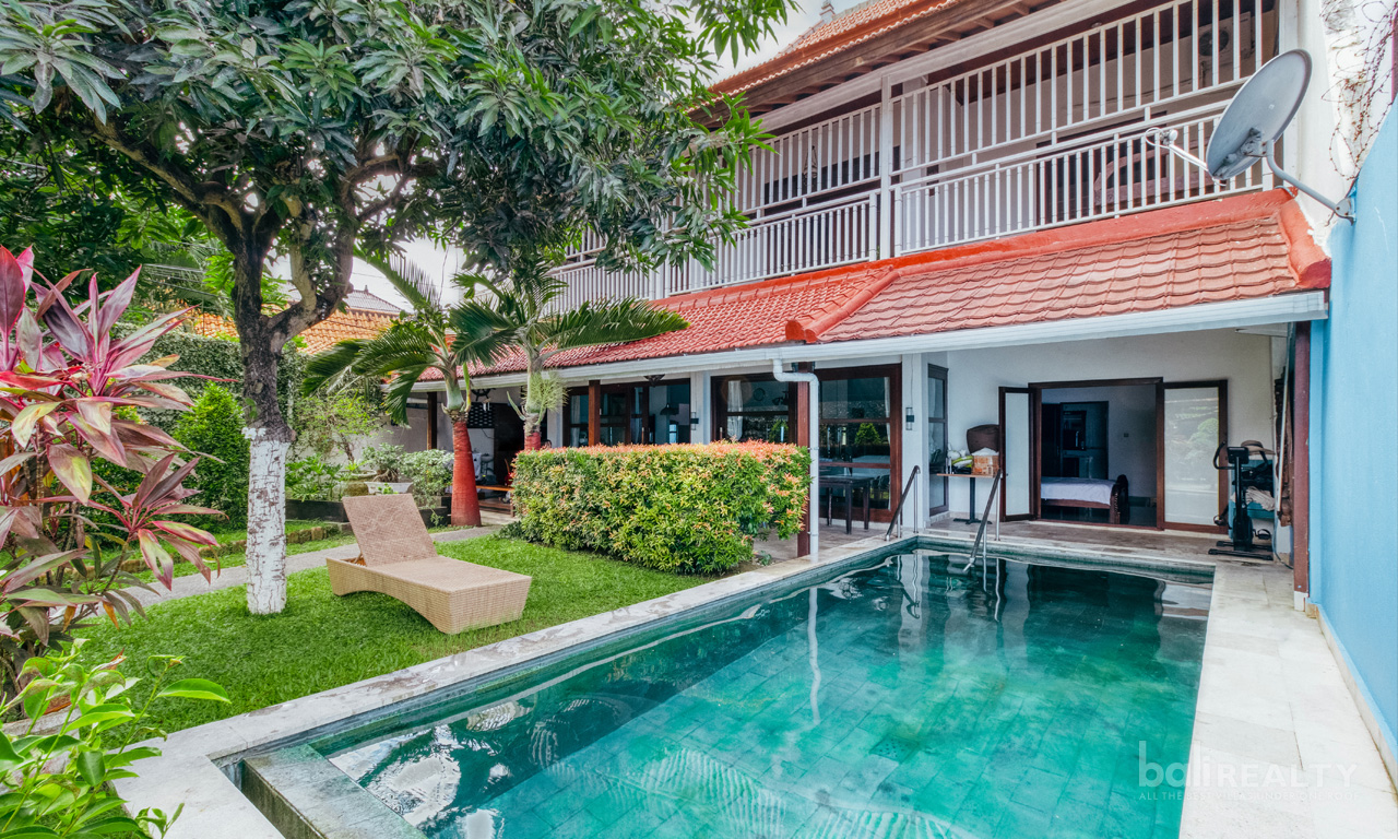Centrally Located 3 Bedroom Two Level Freehold Villa -2267. Villas in Bali for Sale: Villa in Seminyak, Bali for 318 Thousands USD. Freehold. Main Photo