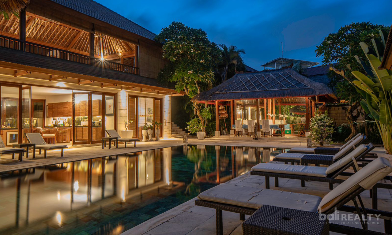 Traditional Three-Bedroom Freehold Villa on 750sqm Only Minutes Walk to the Beach. Villas in Bali for Sale: Villa in Seminyak, Bali for 1328 Thousands USD. Freehold. Main Photo