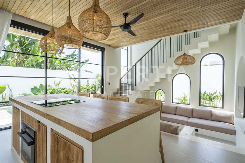 Stunning Coastal Villa In Seseh. Villas in Bali for Sale: Villa in Seseh, Bali for 284 Thousands USD. Leasehold. Main Photo