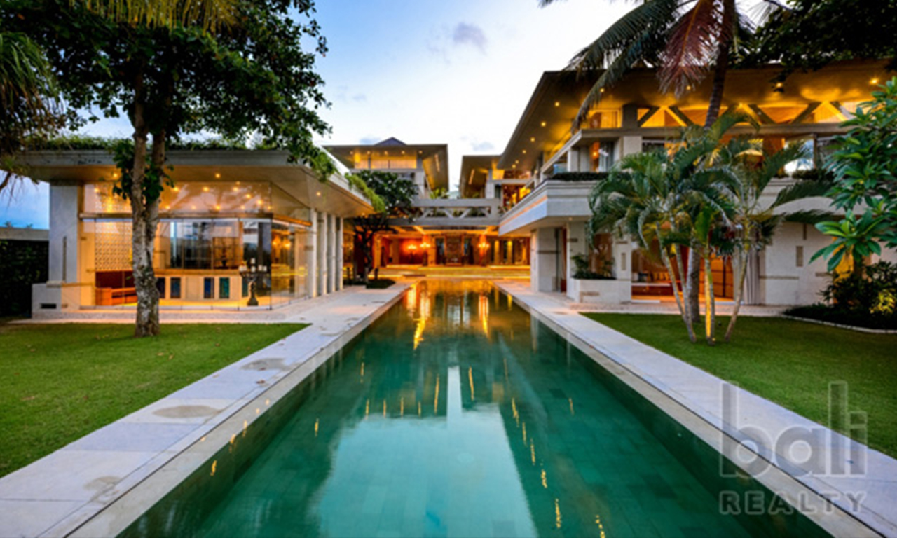 Spectacular Beachfront Freehold Wedding Venue / Estate. Villas in Bali for Sale: Villa in Tabanan, Bali for 115,7 Billion IDR. Freehold. Main Photo