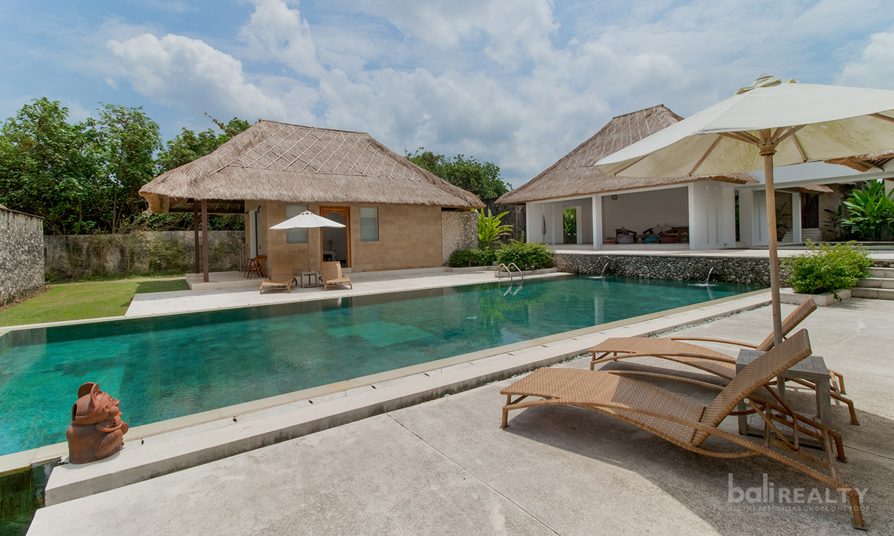 Spacious Four-Bedroom Beachfront Villa in Tabanan: Balinese-Meets-Modern Elegance with Promising ROI. Villas in Bali for Sale: Villa in Tabanan, Bali for 31,1 Billion VND. Freehold. Main Photo