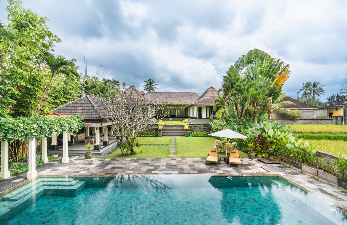 Elegant estate surrounded by rice field Keliki in North of Ubud. Villas in Bali for Sale: Villa in Ubud, Bali for 27 Billion IDR. Freehold. Main Photo