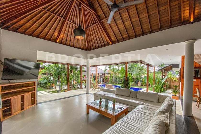 Spacious Tropical Haven In Umalas. Villas in Bali for Sale: Villa in Umalas, Bali for 5,1 Million HKD. Leasehold. Main Photo