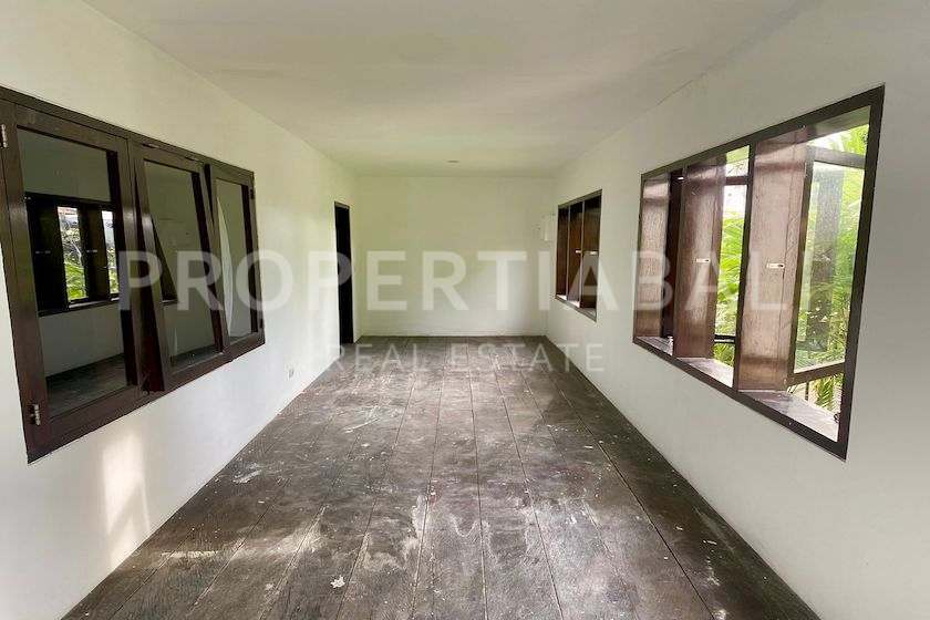 High Potential Renovation Opportunity Investment. Villas in Bali for Sale: Villa in Umalas, Bali for 345 Thousands USD. Leasehold. Main Photo