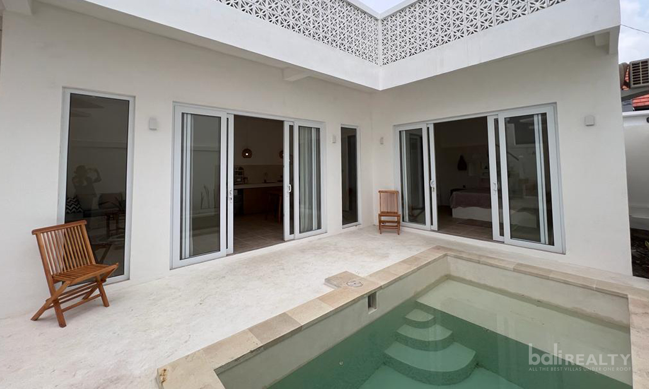 Chic One-Bedroom Villa with Stylish Rooftop and Long Lease in Umalas. Villas in Bali for Sale: Villa in Umalas, Bali for 5,3 Million THB. Leasehold. Main Photo