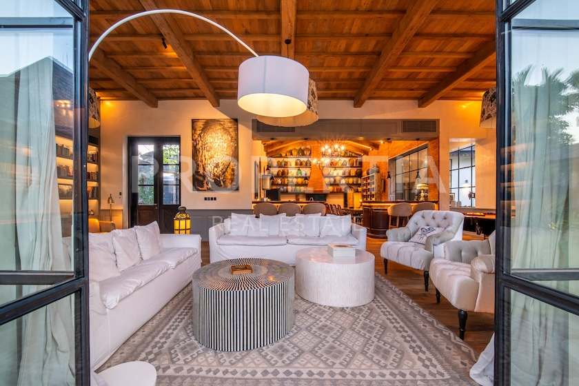 One-Of-A-Kind Villa In Umalas. Villas in Bali for Sale: Villa in Umalas, Bali for 32,0 Billion IDR. Leasehold. Main Photo