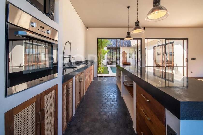 ⁠Stunning Tropical Living In Umalas. Villas in Bali for Sale: Villa in Umalas, Bali for 2,8 Million HKD. Leasehold. Main Photo