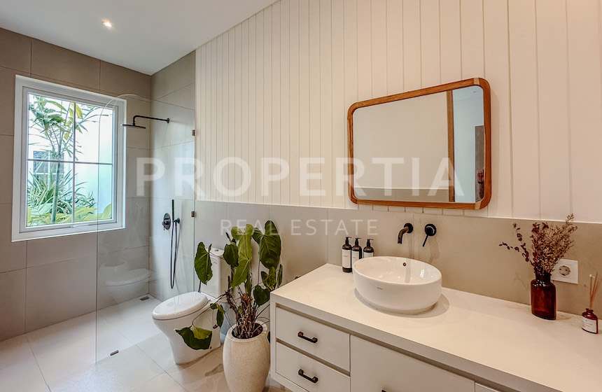 Freehold 3 Bedroom Perfect Location Hotspot Ungasan. Villas in Bali for Sale: Villa in Ungasan, Bali for 320 Thousands USD. Freehold. Main Photo