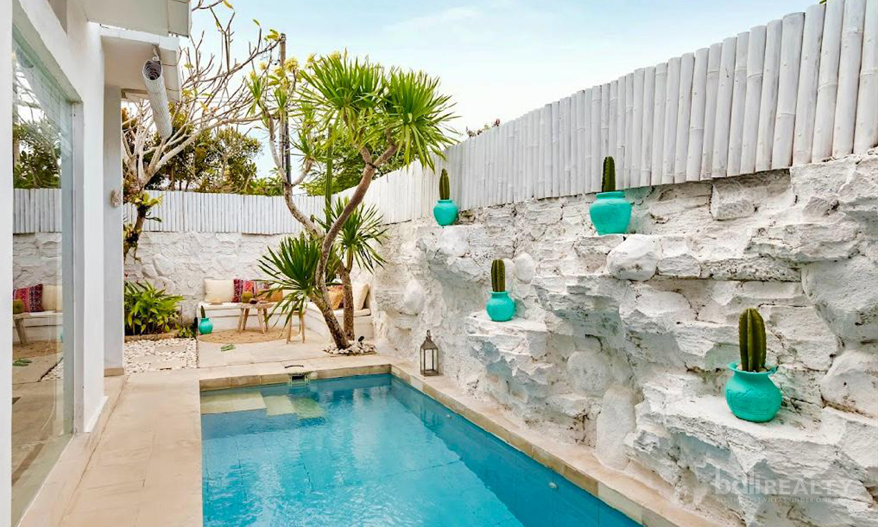 Newly Renovated and Beautifully Styled Two-Bedroom Villa in Ungasan. Villas in Bali for Sale: Villa in Ungasan, Bali for 182 Thousands CAD. Leasehold. Main Photo