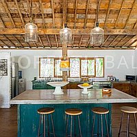 Stunning Traditional Villa In Bingin Steps From The Beach. Villas in Bali for Sale: Villa in Bingin, Bali for 1774 Thousands EUR. Leasehold. Preview of main photo